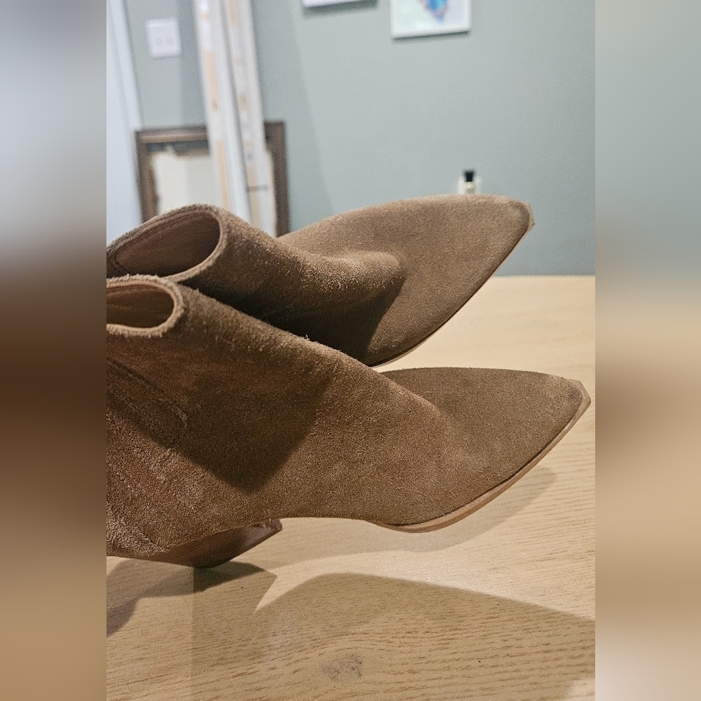 Marc Fisher Oshay Taupe Suede Pointed Toe Ankle Booties Size 6 - Picture 10 of 16